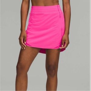Lululemon HOTTY HOT HIGH-RISE SKIRT
Sonic Pink size 8